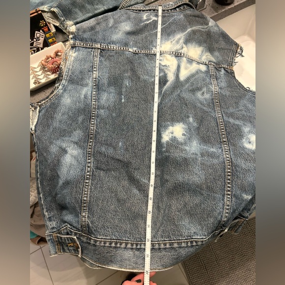 Acid wash distressed denim vest - Picture 10 of 11